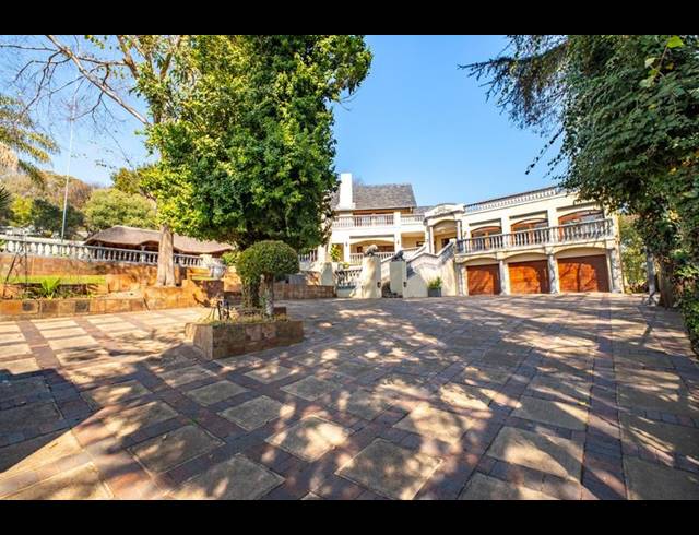 4 BEDROOM HOUSE FOR SALE IN WATERKLOOF RIDGE